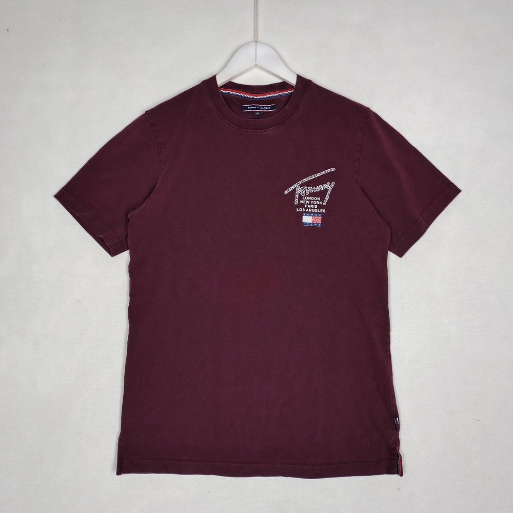 Tommy Hilfiger Custom Fit Graphic T-Shirt XL Burgundy Maroon Cities Logo